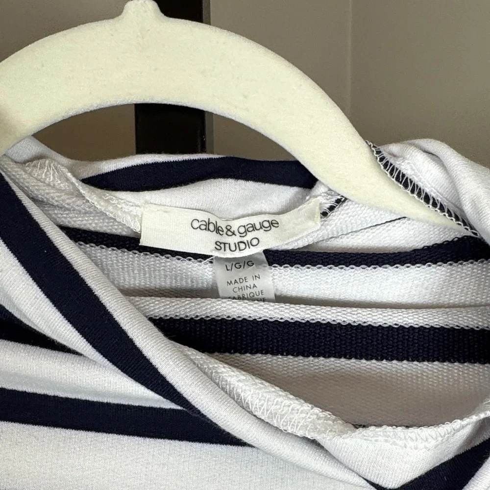 Cable & Gauge Studio Striped Top in Navy and White size large